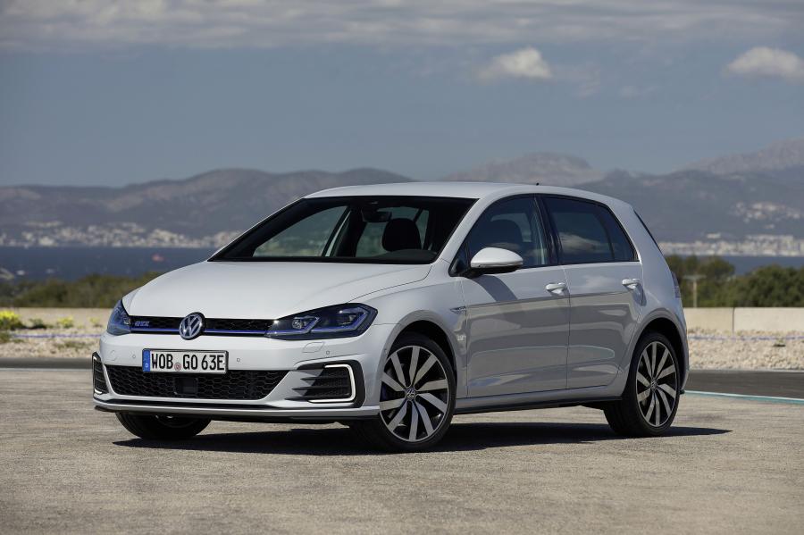  Volkswagen Golf GTE 2017 года  (WW) (фото 34 из 43)